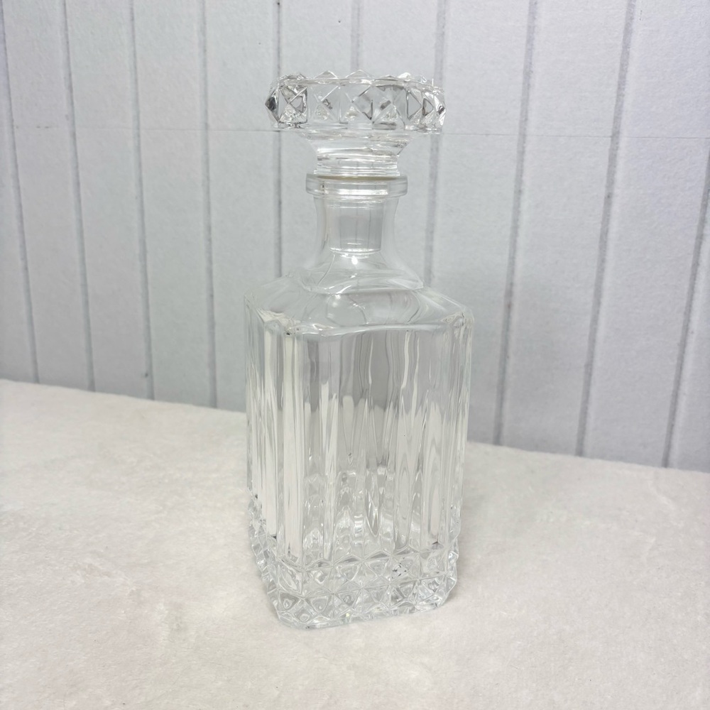 Mikasa Crystal Pattern Blown Decanter with stopper. - Picture 1 of 8